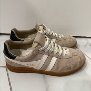 Gola Beige Suede Trainers with White Stripes and Black Heel women’s 8